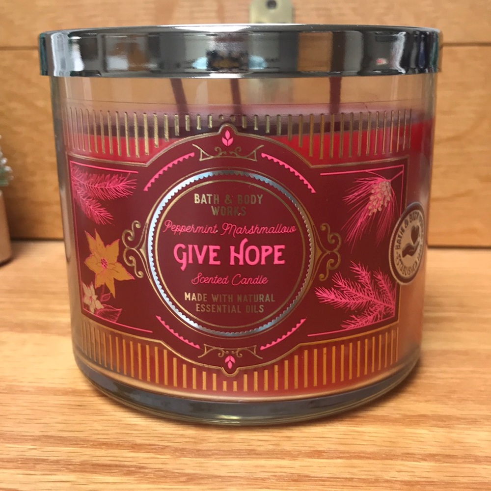 NWT Bath & Body Works 3-Wick candle in Peppermint Marshmallow